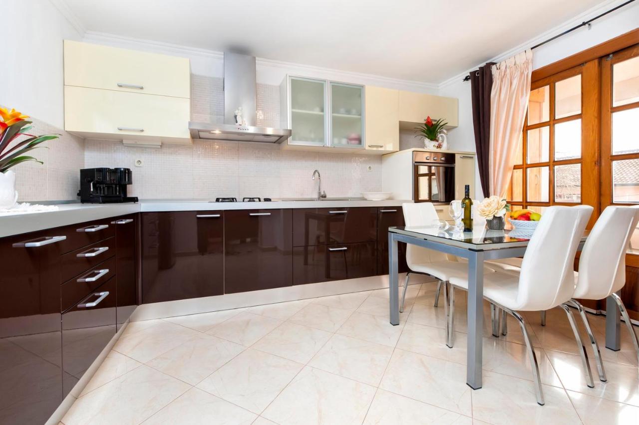 Apartments Divna Rovinj Buitenkant foto