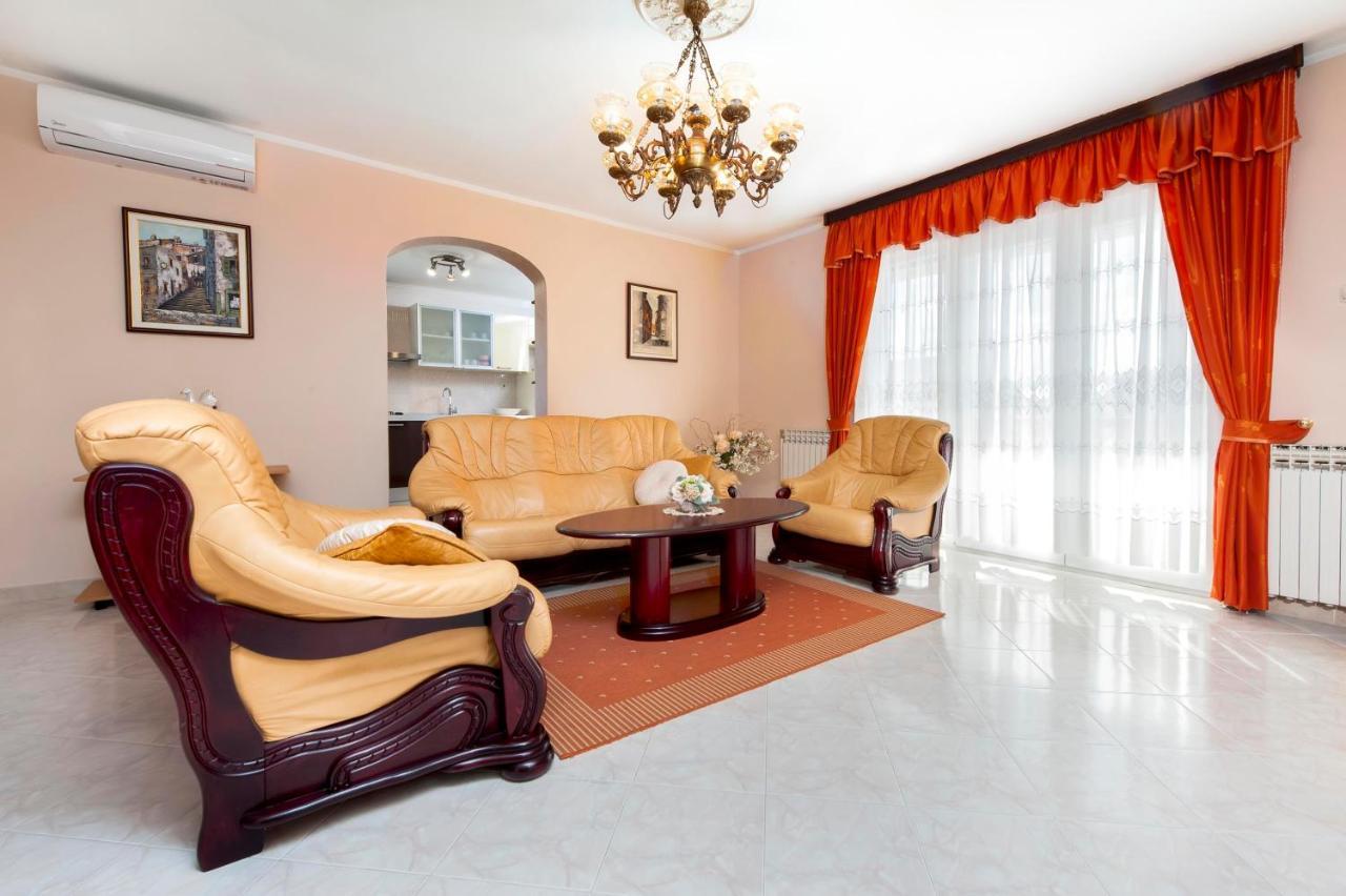 Apartments Divna Rovinj Buitenkant foto