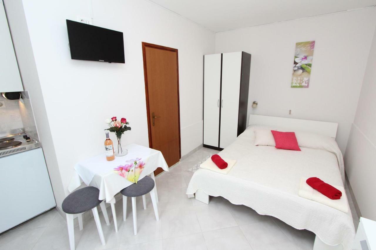 Apartments Divna Rovinj Buitenkant foto